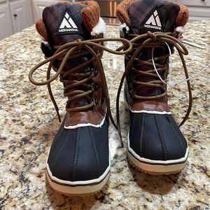 Mishansha boots brand new never worn